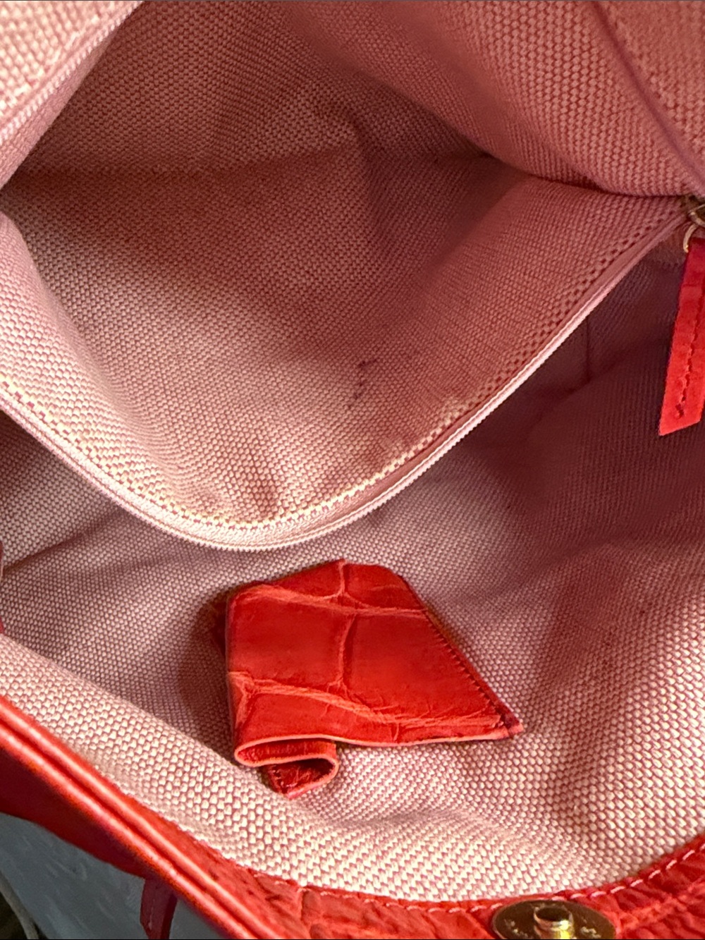 Dooney & Bourke Red Croc-Embossed Leather Shoulder Bag with Gold Hardware - Picture 13 of 14
